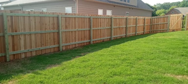 Wood, Vinyl, Aluminum or Chain Link: Which Residential Fence Is Right for You?